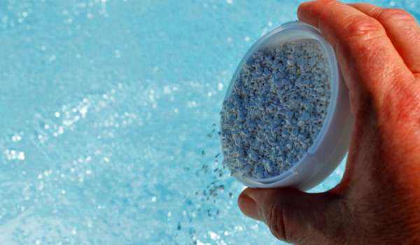 Επεξεργασία νερού πισίνας