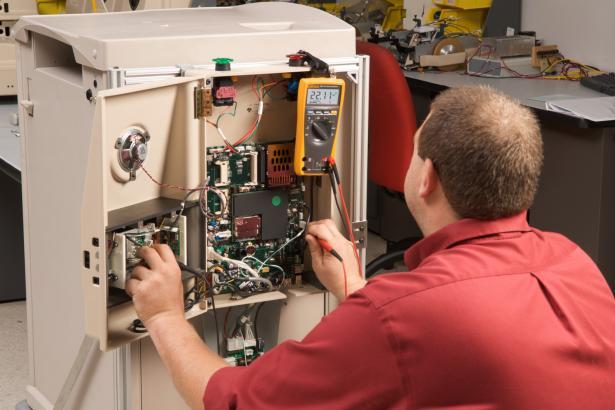 Ψηφιακό πολύμετρο πραγματικής ενεργού τιμής Fluke 179 με αναφορά 1645996 από τη μάρκα FLUKE