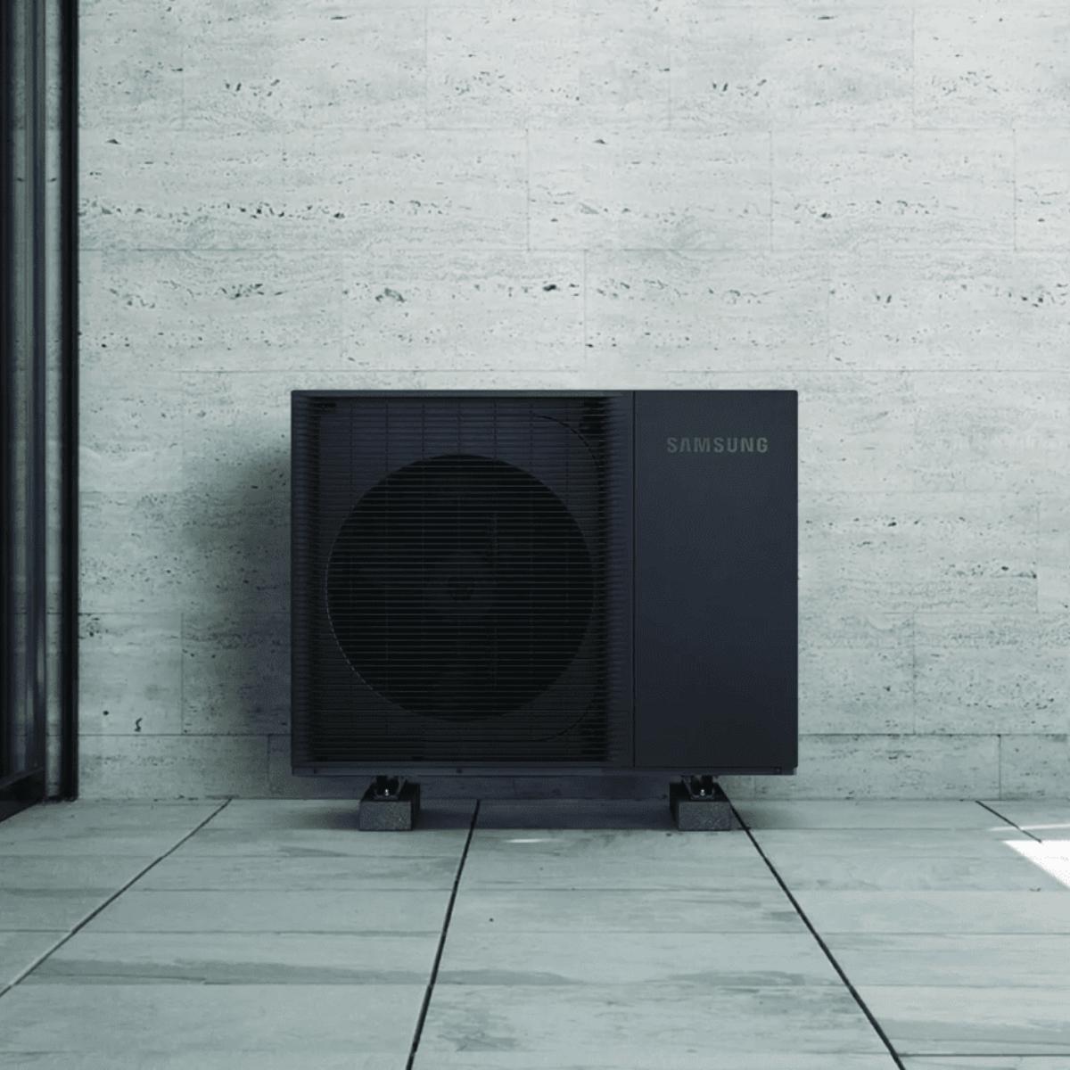 Samsung EHS HT Quiet 14 kW Monobloc Single-phase Outdoor Unit for Aerothermal Systems with reference AE140BXYDEG/EU from the brand SAMSUNG